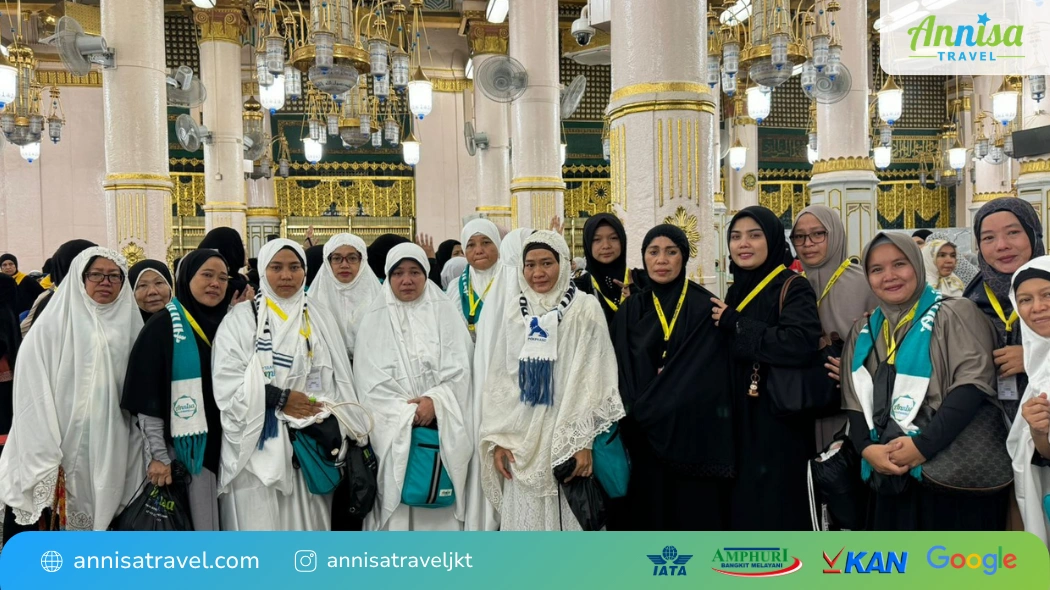 Jamaah umroh akhir tahun di dalam Masjid Nabawi