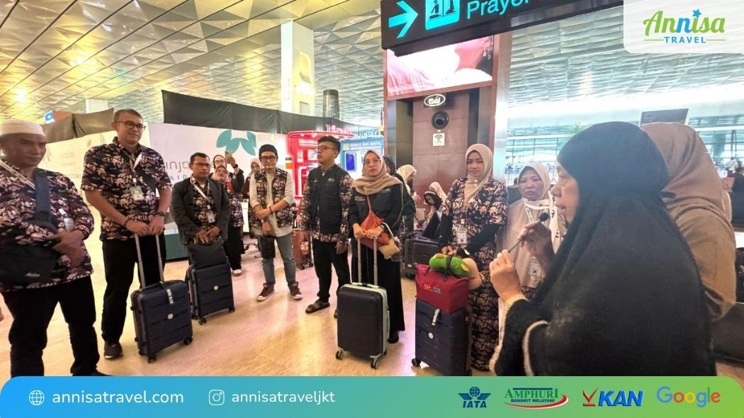Doa bersama para jamaah haji 2025 dari Annisa Travel