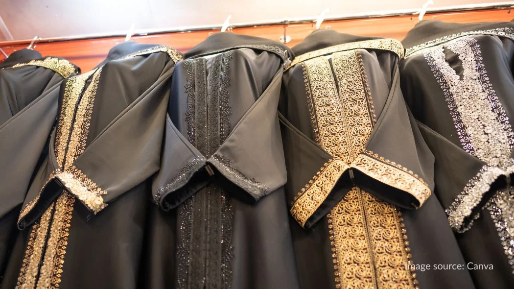Berbagai abaya sebagai oleh-oleh khas Tanah Suci