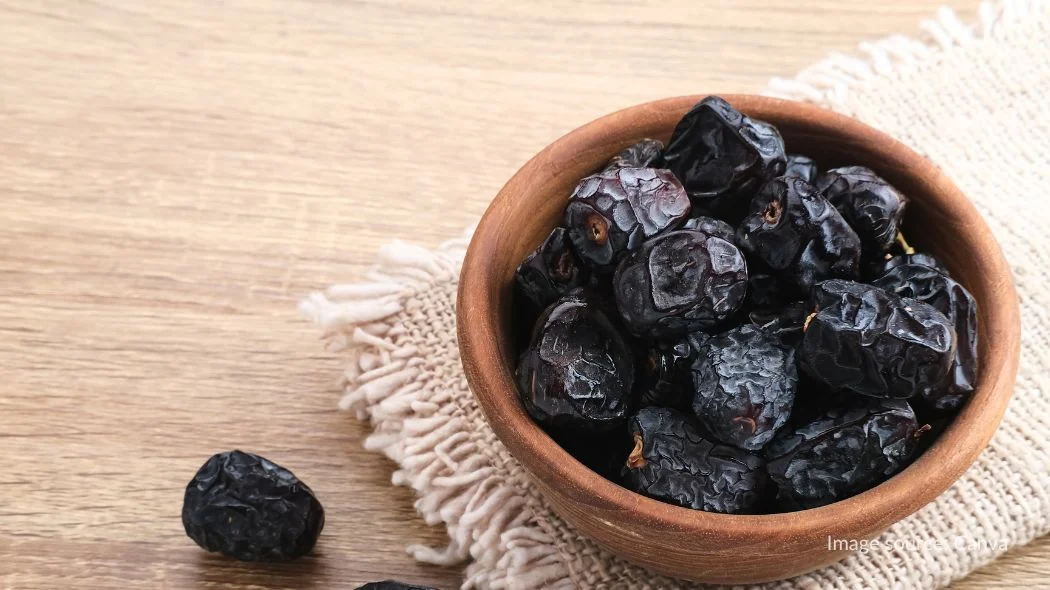 Semangkuk kurma ajwa