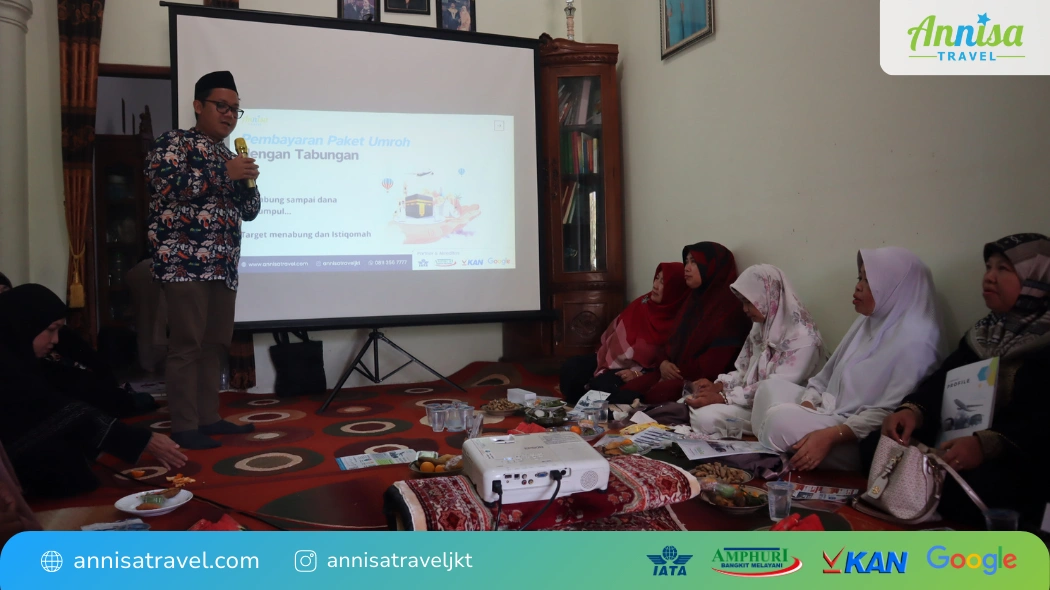 Perwakilan Annisa Travel Jakarta Presentasi