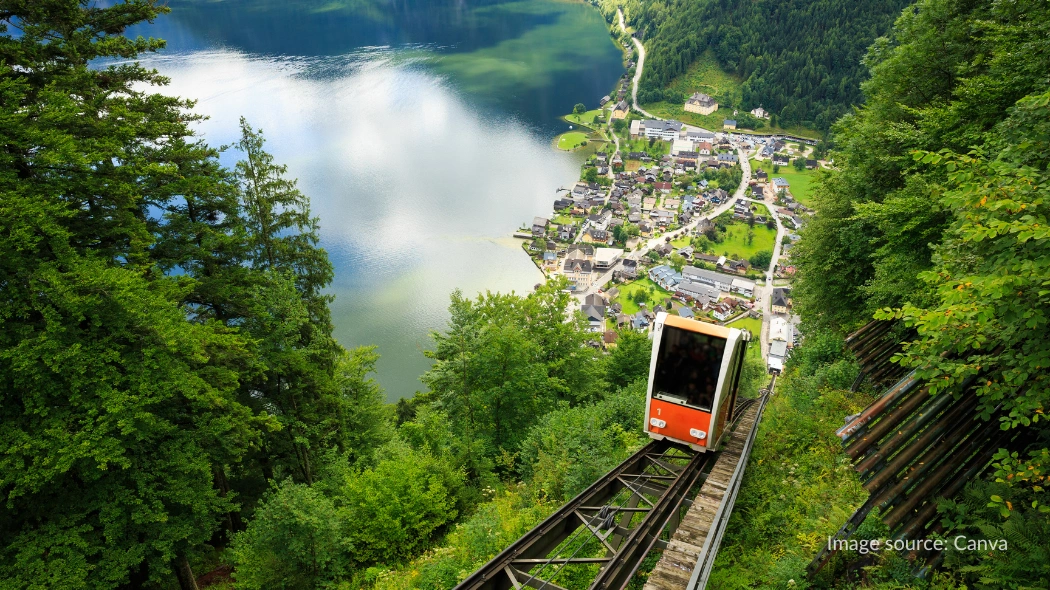 Cable car menuju Saltzwelten, tambang garam kuno di Hallstatt
