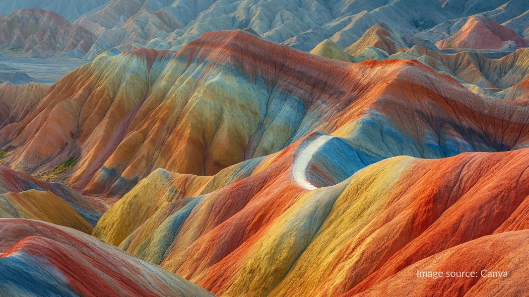 Keajaiban warna Gunung Pelangi di China