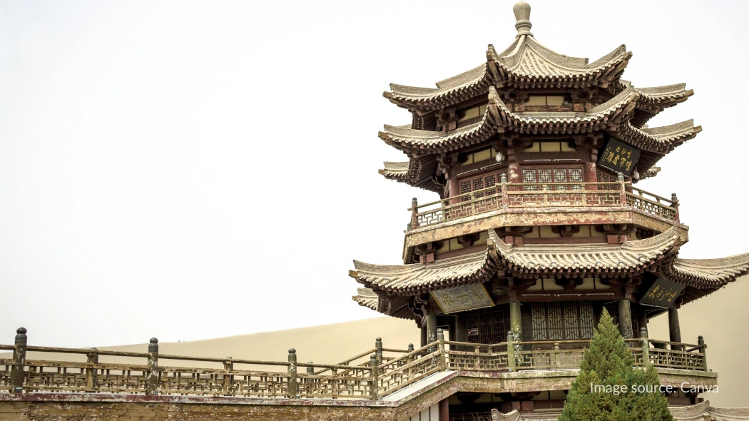 Mingyue Pavilion di Gunung Mingsha