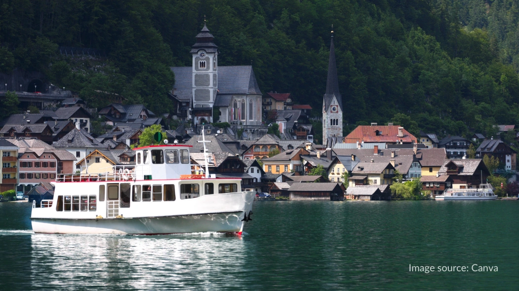Naik kapal di Danau Hallstatter See