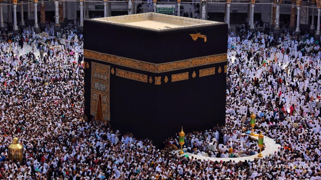 Suasana di sekitar ka'bah yang ramai jamaah