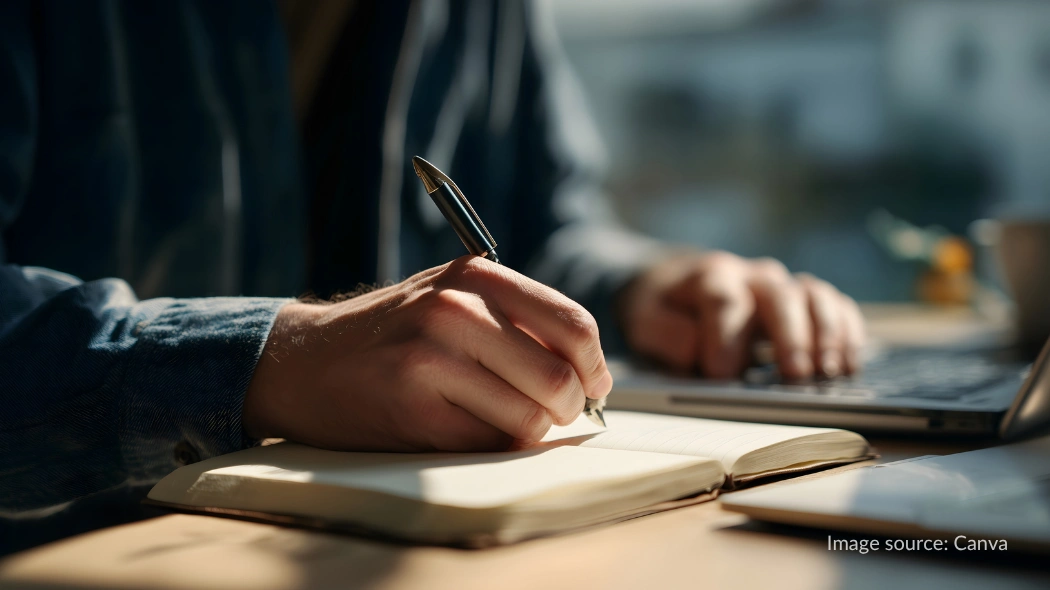 Mencatat saldo tabungan termasuk cara menabun untuk haji yang strategis