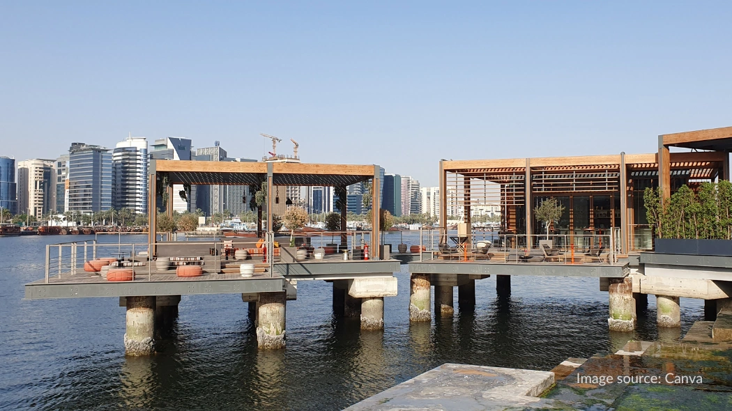 Restoran di tepi Al Seef