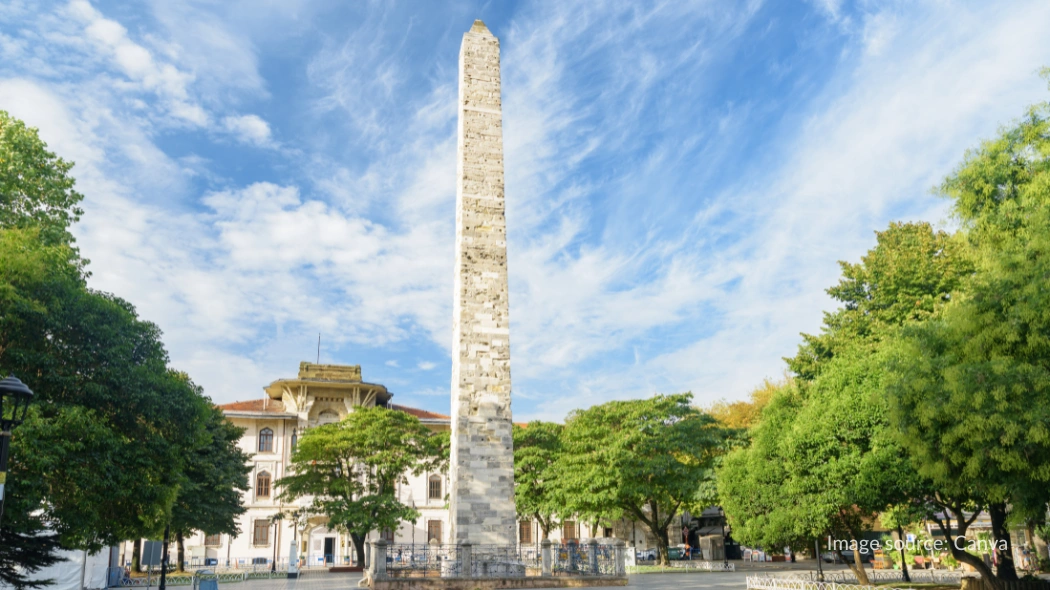 Walled Obelisk di Hippodrome Konstantinopel