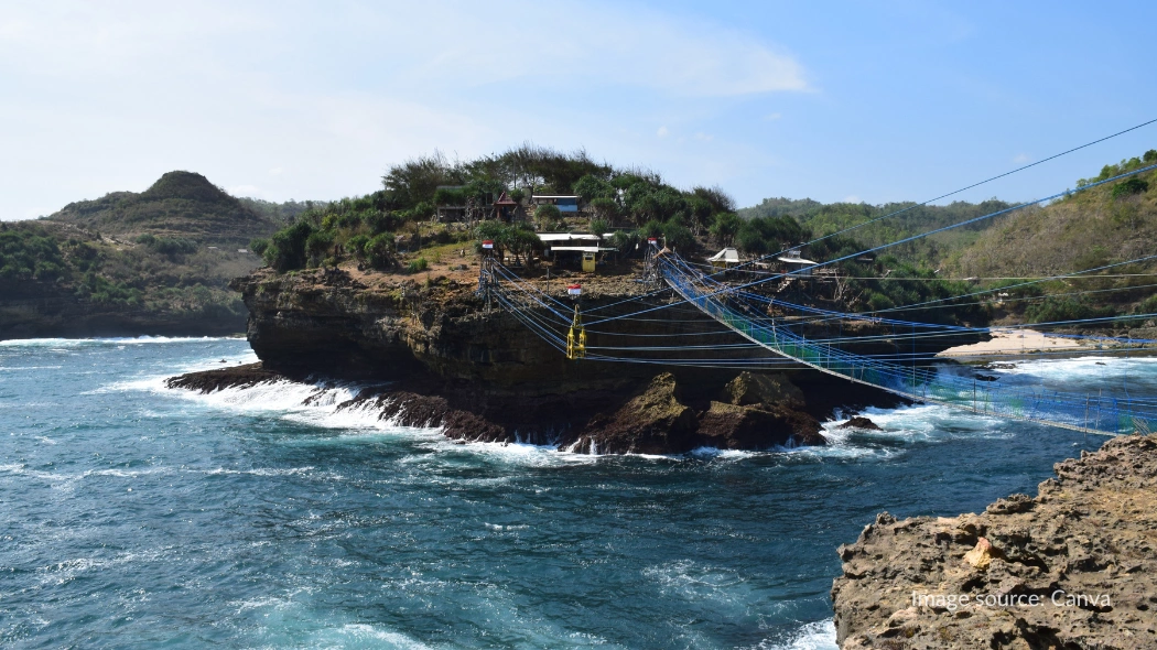 Pantai Timang, wisata alam di Yogyakarta dengan gondola tradisional