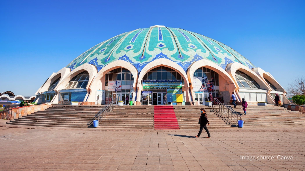 Chorsu Bazaar, tempat wisata Tashkent yang cocok dikunjungi untuk merasakan langsung kehidupan warga lokal Uzbekistan