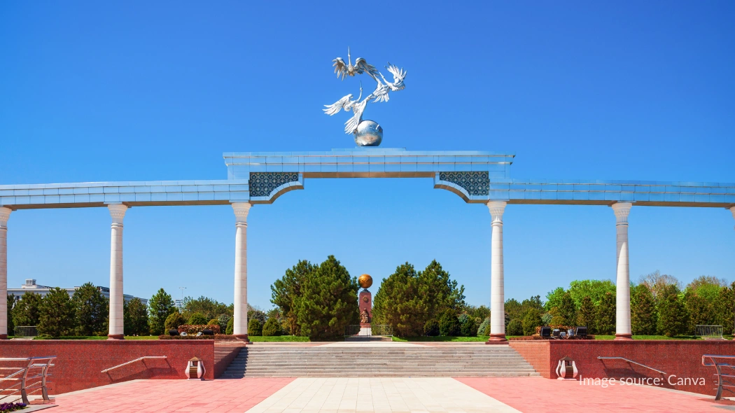 Ezgulik Arch di Independence Square