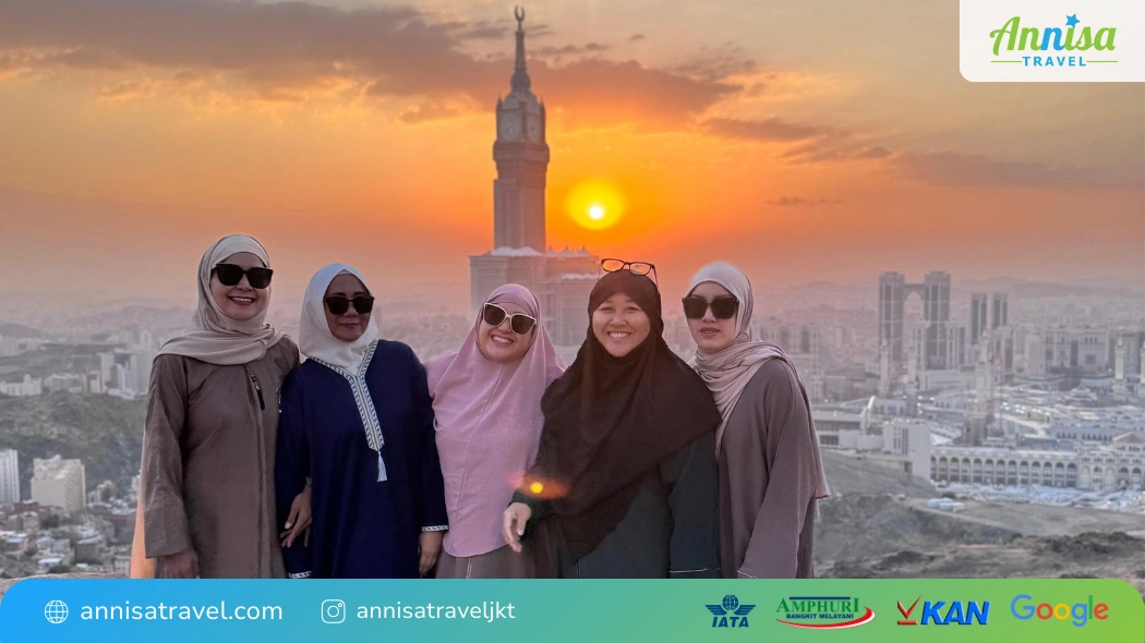 Jamaah umroh 2026 Annisa Travel di Jabal Khandamah