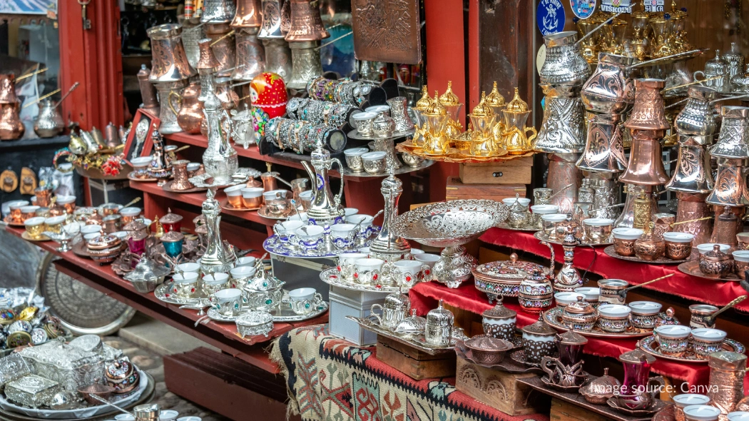 Perabotan dari perak yang dijual di Bascarsija Square
