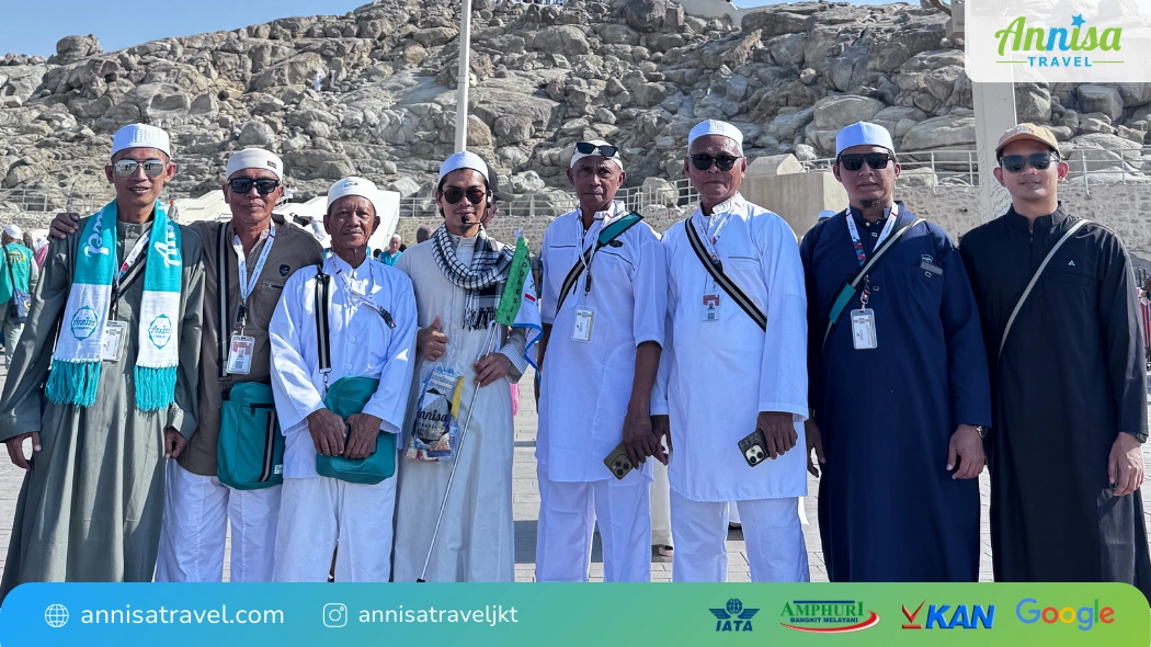 Jamaah pria Annisa Travel di Jabal Uhud