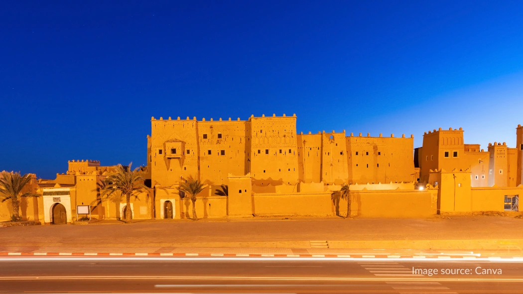 View Kasbah Taourirt saat malam hari