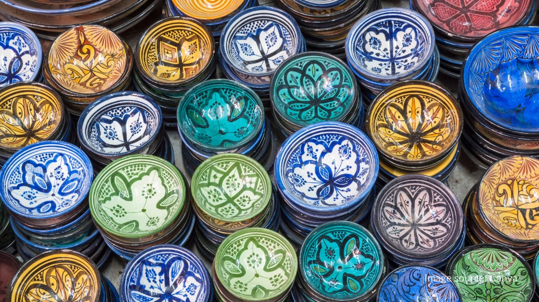 Piring keramik Maroko, salah satu oleh-oleh khas Maroko yang paling ikonik