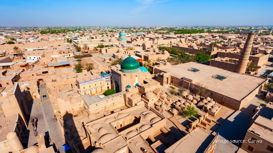 Aerial view Itchan Kala sebagai destinasi wisata halal Uzbekistan