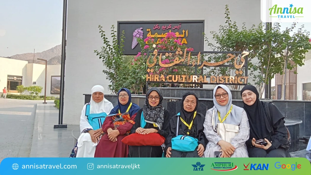Jamaah Annisa Travel di Hira Cultural District