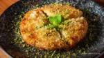 Kunafa, salah satu makanan khas Madinah yang banyak diburu jamaah